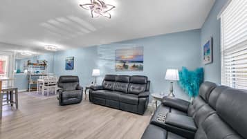 House, 2 Queen Beds (Gulf Highlands 108 - Flip Flop Hideaw) | Living area