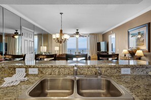 คอนโด, หลายเตียง (Emerald Beach 930) | ภายใน