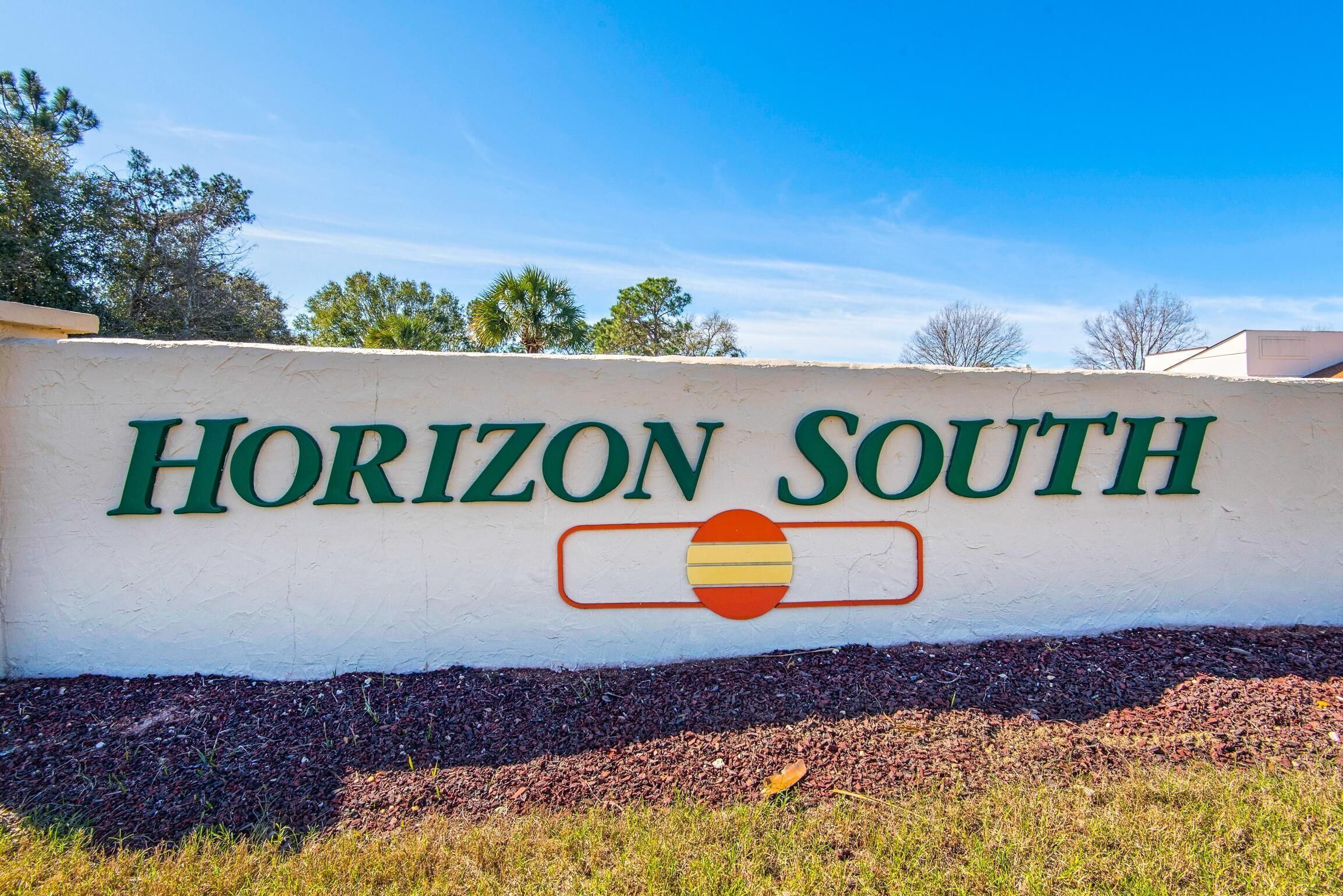 A sign with the text "HORIZON SOUTH" and a logo.