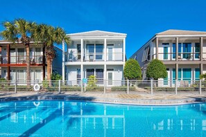Casa, varias camas (Destiny Beach Villas #11A&B- Beach Oa) | Alberca | Alberca al aire libre 