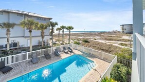 A pool area with lounge chairs and a view of the beach. - 3 Generations Beach House (Santa Rosa Beach)