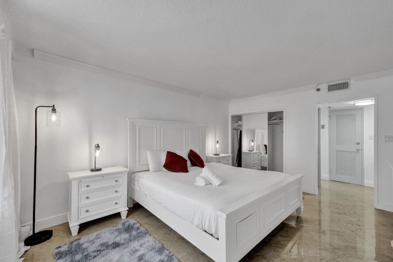 2 habitaciones, tabla de planchar con plancha y cuna de viaje 