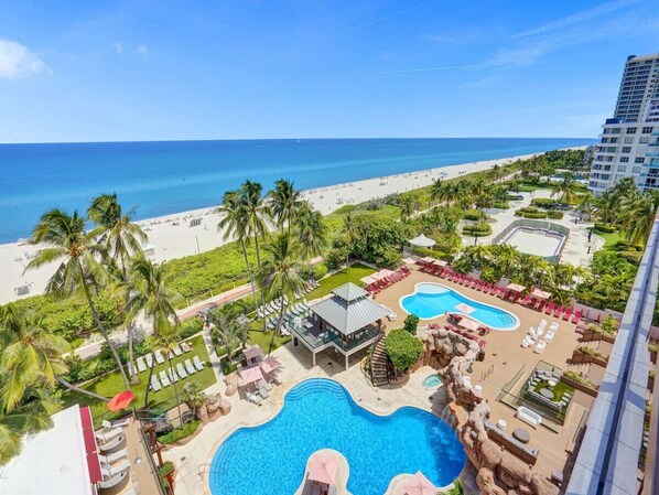 A heated pool - Full ocean view /Huge private terrace - 1002 (Miami Beach)