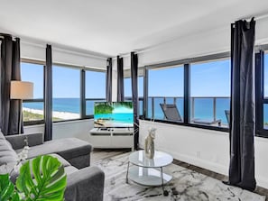 Smart TV - Full ocean view /Huge private terrace - 1002 (Miami Beach)