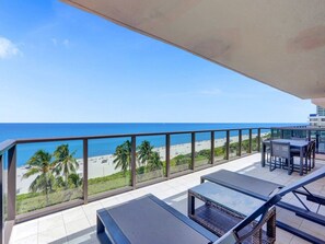 Outdoor dining - Full ocean view / Huge private terrace - 1002 (Miami Beach)