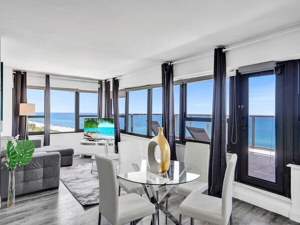 Smart TV - Full ocean view / Huge private terrace - 1002 (Miami Beach)