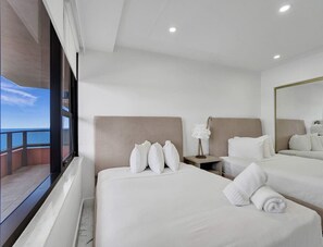 3 bedrooms, iron/ironing board, travel cot, free WiFi - Ocean View Beachside Bliss / Beach Service / 1218 (Miami Beach)