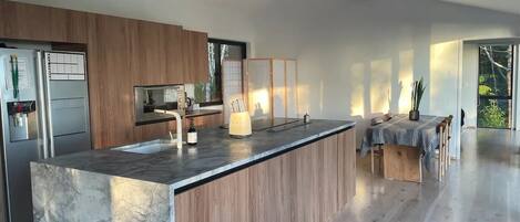 Kühlschrank, Ofen, Herdplatte, Geschirrspüler