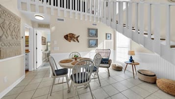 House, Multiple Beds (Horizon South 40C- Good Vibes) | Dining