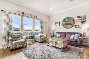 Leilighet, flere senger (Alerio A402) | Oppholdsområde | TV