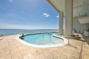 Apartment, 1 Queen-Bett und Schlafsofa (Palazzo 404) | Pool | Außenpool, beheizter Pool
