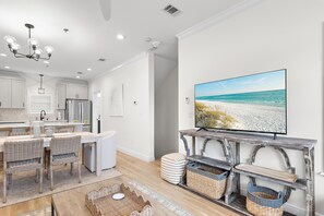 House, Multiple Beds (Legacy 502 - Abalone) | Interior