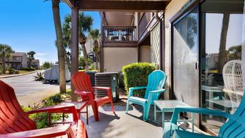 House, Berbilang Katil (Portside I5) | Teres/patio