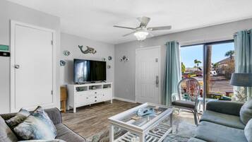 House, Berbilang Katil (Portside I5) | Ruang tamu | TV