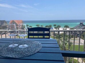 公寓客房, 多張床 (Leeward Key 405) | 室��外用餐