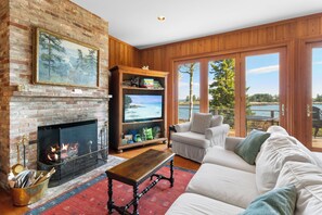 Smart TV - Chimerique on the Water in Maine (Saint George)