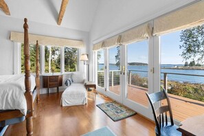 4 slaapkamers, een strijkplank/strijkijzer, gratis wifi, beddengoed