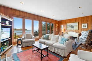 Smart TV - Chimerique on the Water in Maine (Saint George)