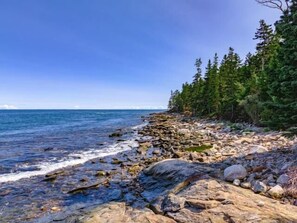 Beach nearby - Chimerique on the Water in Maine (Saint George)