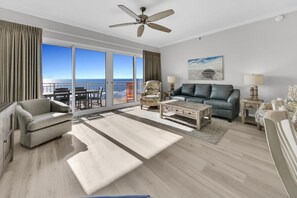 Leilighet, flere senger (Sterling Beach #1206) | Oppholdsområde | TV