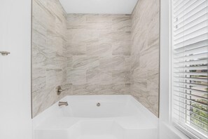 Maison, plusieurs lits (Destin4Relaxin) | Salle de bain