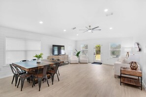House, Multiple Beds (Destin4Relaxin) | Dining
