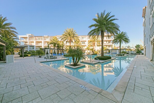 Appart'hôtel, plusieurs lits (The Pointe 1-134) | Piscine | Piscine extérieure