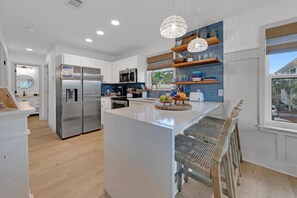 Appartamento, letti multipli (Beachside Villas 1123- A Sandy Carol) | Cucina privata | Forno, tostapane