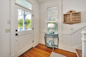 Interior - Ebb Tide Cottage, Steps from the Beach & Community Pool (Saint Simons Island)