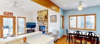 All-season townhome with deck, hot tub, & fireplace - walking distance of slopes