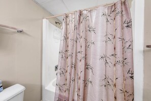Condo, 1 King Bed with Sofa bed (Aquavista 504W) | Bathroom | Towels, soap, toilet paper - Aquavista 504w (Panama City Beach)