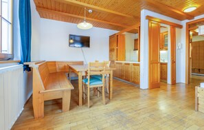Dining - Gorgeous apartment in Pohorje with WiFi (Pohorje)