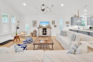 House, Multiple Beds (Sun Kissed) | Living area