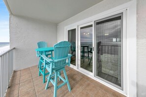 公寓客房, 1 張特大雙人�床和 1 張沙發床 (The Summit 1206) | 室外用餐