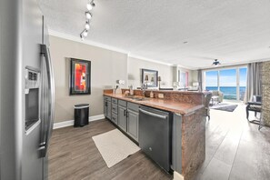 Private kitchen - Ocean Reef 704 (Panama City Beach)