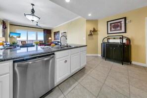 Condo, varias camas (Grandview East 1401) | Interior