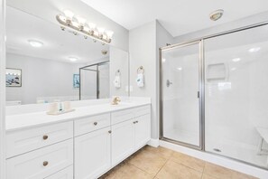 Apartment, Mehrere Betten (Cassine Way 301 – 30A Blue Sky Breeze) | Badezimmer