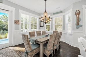 獨棟房屋, 多張床 (Peace Love & Flip Flops) | 用餐區