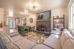 Smart TV, fireplace