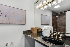 Appart'hĂŽtel, plusieurs lits (Enclave 702A) | Salle de bain