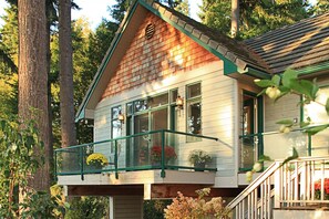 Exterior - Romantic cottage with Puget Sound/Olympic Mountain views (Clinton)