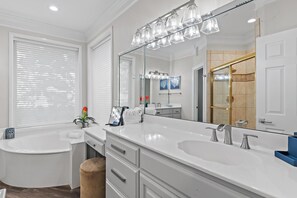 House, Multiple Beds (Mare Del Regno) | Bathroom | Towels, soap, toilet paper