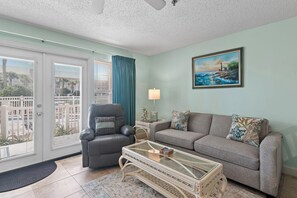 Leilighet, 1 queensize-seng med sovesofa (Grand Caribbean East 105) | Oppholdsområde | TV