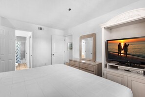 Apartamento, 1 cama de matrimonio grande con sofá cama (Crystal Sands 206B) | 1 dormitorio y wifi