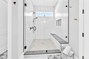 Hus - flere senge (Keeping It Reel on 30A) | Badeværelse | Håndklæder, Sæbe, Toiletpapir