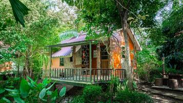 Deluxe Quadruple Room | 1 bedroom, desk, laptop workspace, free WiFi