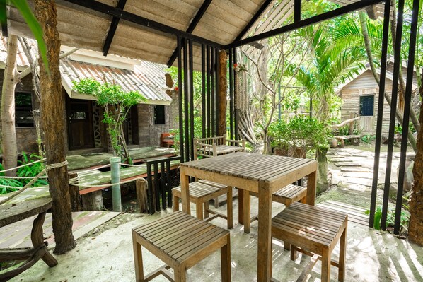 المنشأة من الخارج