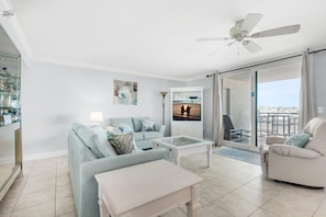 Lejlighed - flere senge (Nautilus 1102) | Opholdsområde | Tv