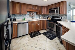 Condo, varias camas (Nautilus 1102) | Cocina privada | Horno y tostadora