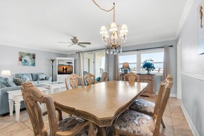 コンドミニアム ベッド (複数台) (Nautilus 1102) | レストラン